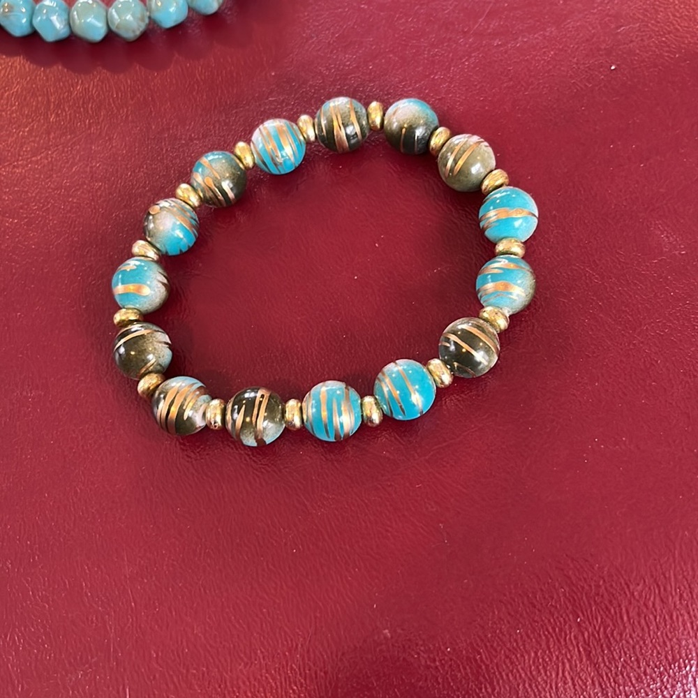 Bracelets - Picture 4 of 5